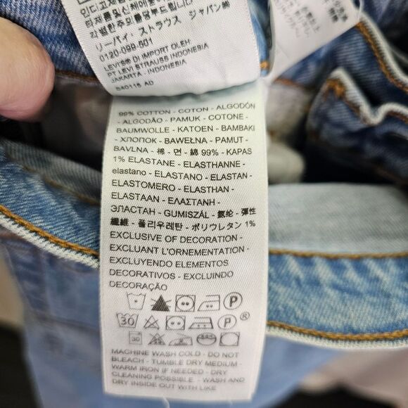 Levi's Light Wash Wedgie Straight Jeans Size 28 - Picture 6 of 10